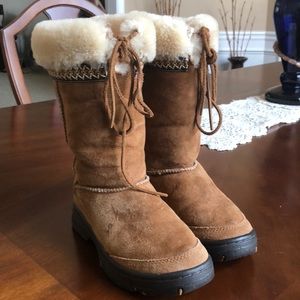 Ugg mid calf shearling lined boots  sz 6